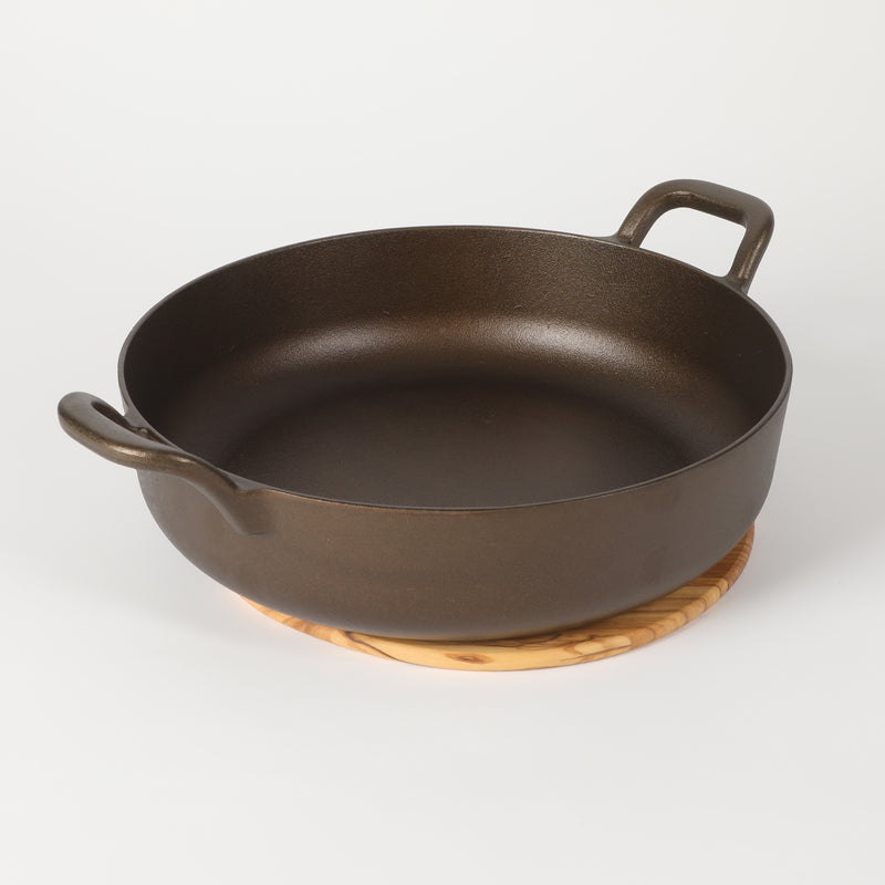 Bloomhouse 13" Preseason Plus Cast Iron Everday Pan w/ Wooden Trivet - Preseasoned Plus - GBX w/ RM