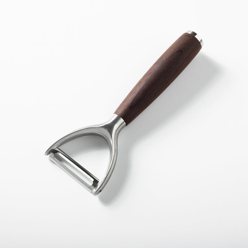 Sur La Table Kitchen Essentials - Pelador en Y de acero inoxidable - Mango de madera de nogal lacado mate - Tarjeta de presentación