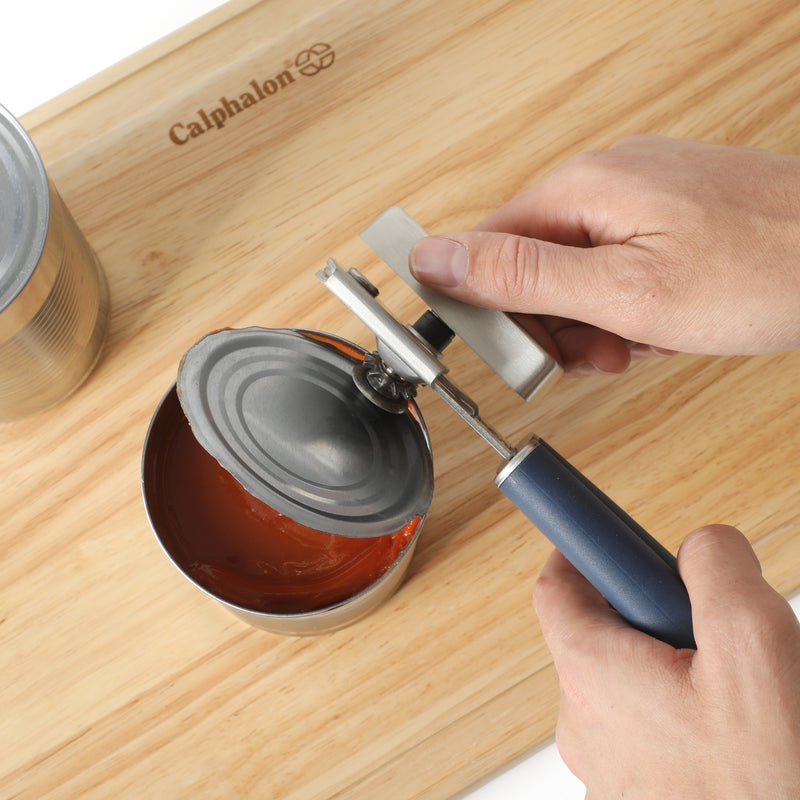 Abrelatas de acero inoxidable Calphalon Edge - Abierto con tarjeta de cierre