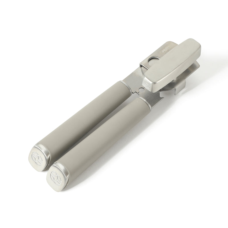Abrelatas de acero inoxidable Calphalon Edge - Abierto con tarjeta de cierre