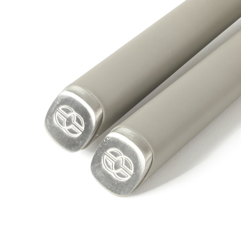 Abrelatas de acero inoxidable Calphalon Edge - Abierto con tarjeta de cierre
