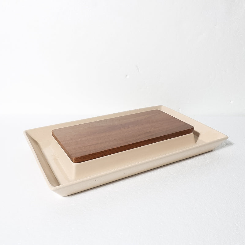 Gibson Elite Gracious Dining 14.2" x 9" x 2" Solid Color Stoneware 3-Section Serving Tray w/ Acacia Wood Lid - Color Sleeve