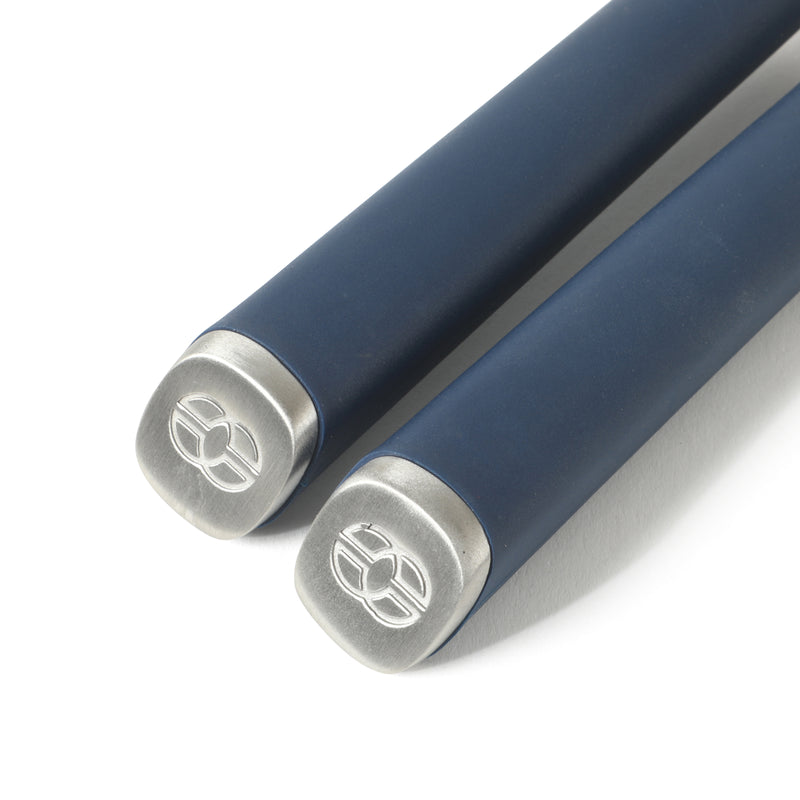 Abrelatas de acero inoxidable Calphalon Edge - Abierto con tarjeta de cierre