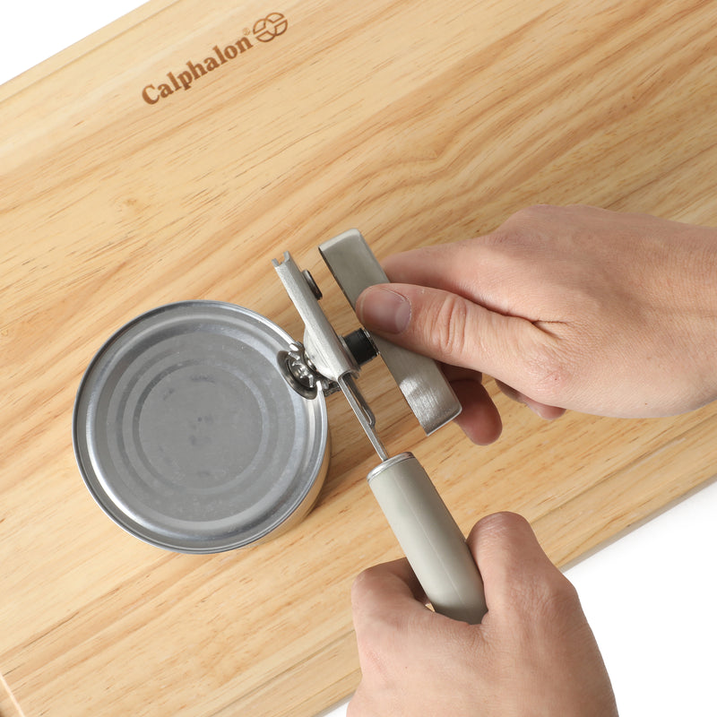 Abrelatas de acero inoxidable Calphalon Edge - Abierto con tarjeta de cierre
