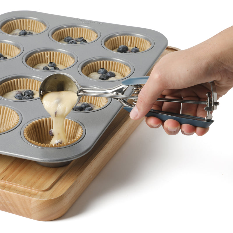 Cuchara para galletas Calphalon Edge de acero inoxidable de 1,75" (abierta, con tarjeta de cierre)