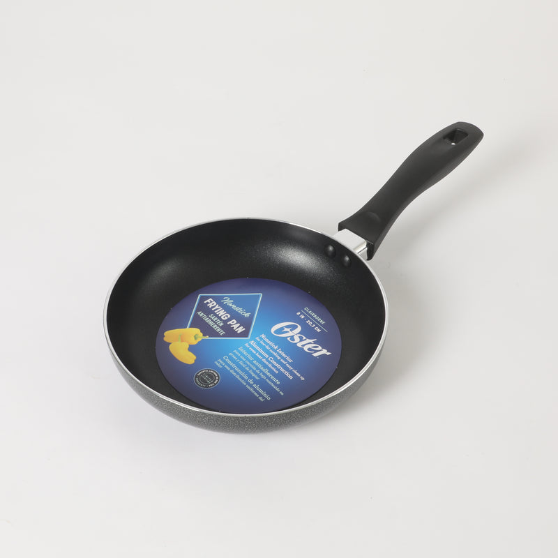 Sartén de aluminio Oster Clairborne de 8" - Gris carbón - Antiadherente - Exterior martillado - Revestimiento de color - Mango de baquelita - Funda de color